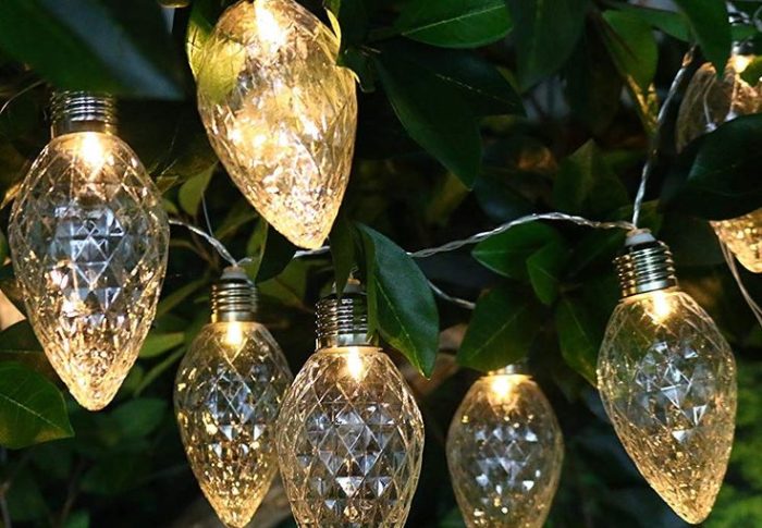 Quelle est la meilleure façon de fixer une guirlande guinguette sur un arbre ?
