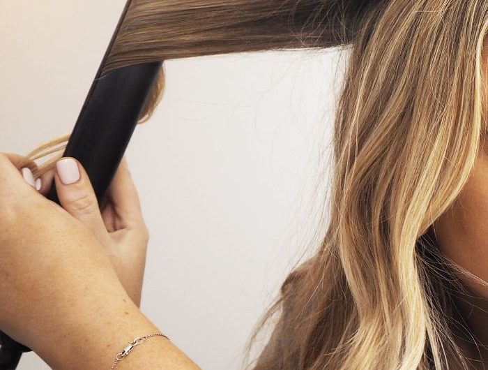 How to Curl Your Hair with a Straightener: Achieve Waves at Home