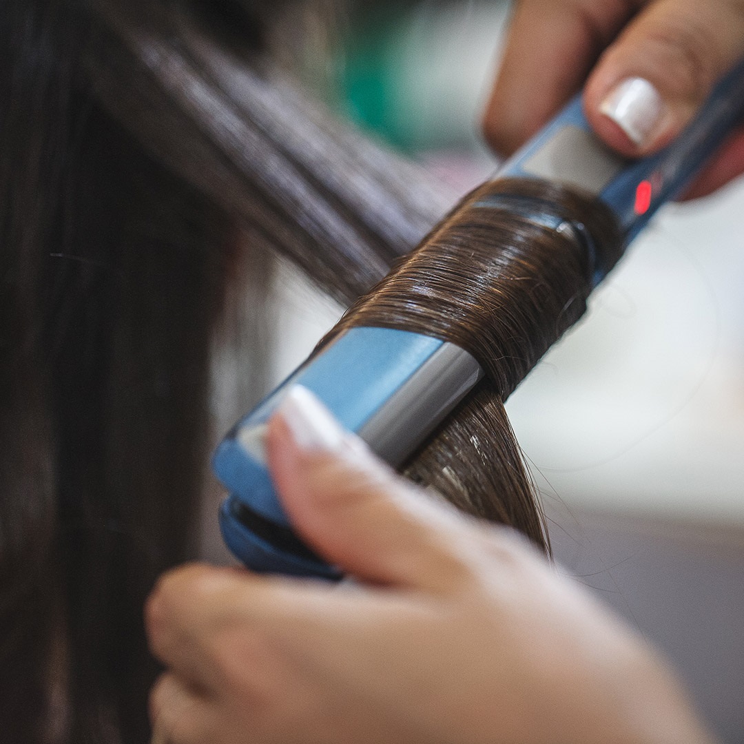 curl hair with a straightener